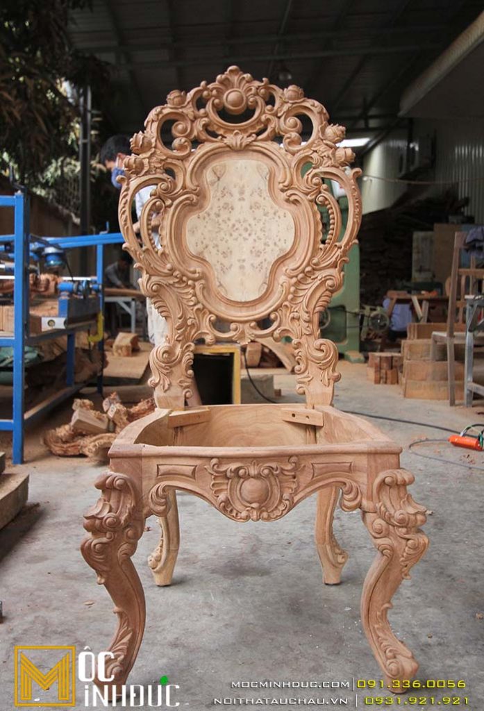 Bộ ghế cổ điển được chạm khắc tinh xảo