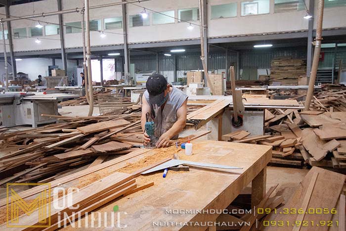 Thi công nội thất gỗ tự nhiên tại nhà máy