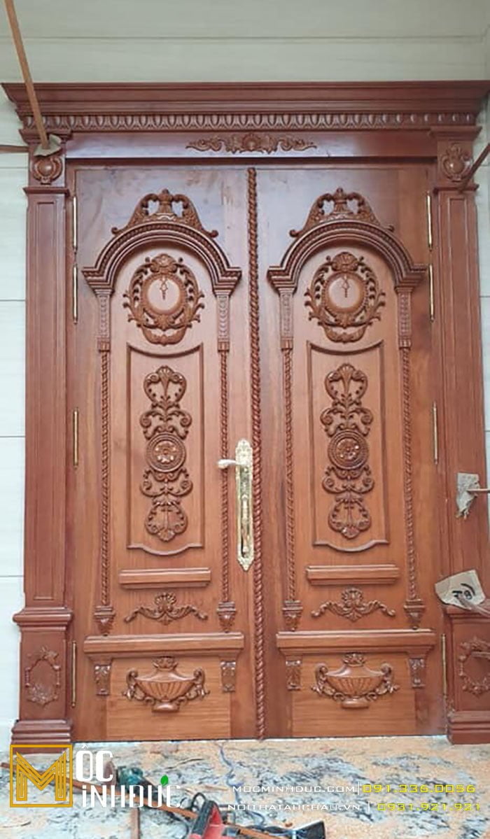 Mẫu cửa gỗ tân cổ điển