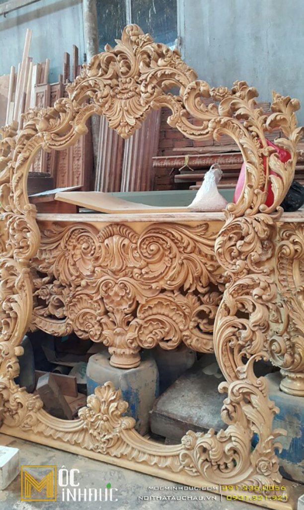 Khung gương cổ điển đục chạm tinh xảo