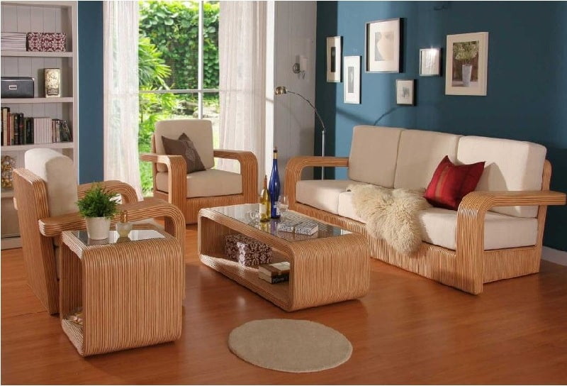 Bàn ghế gỗ công nghiệp thường được kết hợp thêm những đệm vải để giảm giá thành