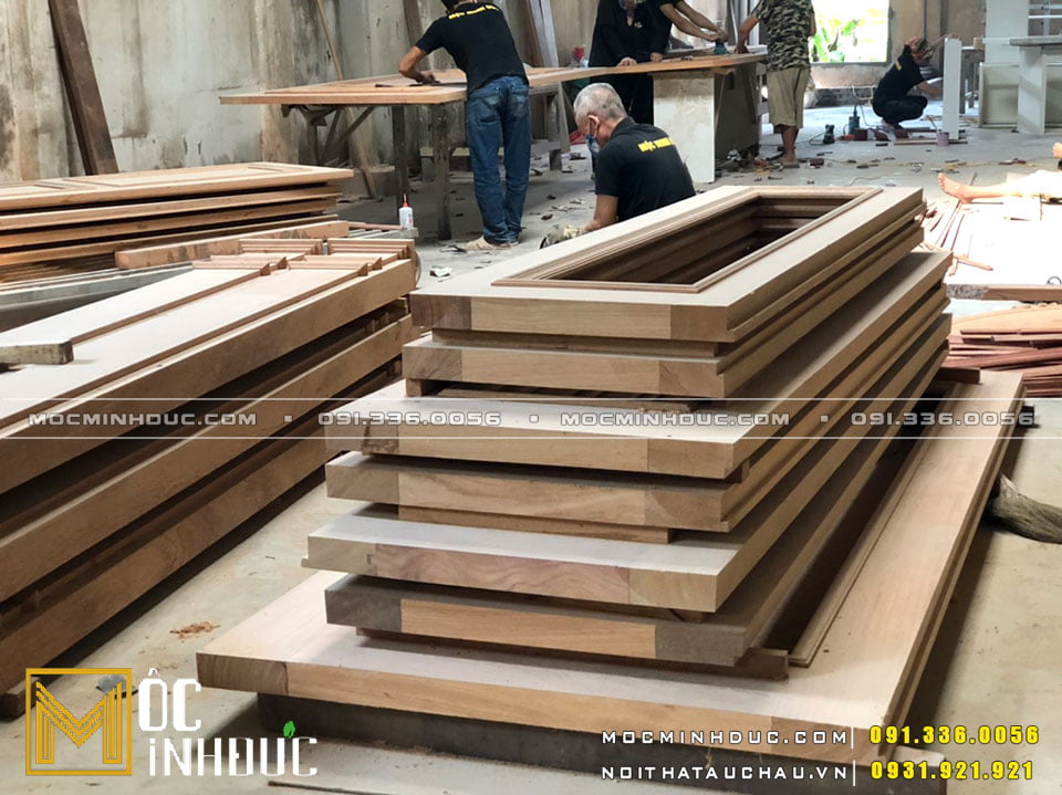 Sản xuất cửa gỗ tự nhiên gõ đỏ Hà Nội