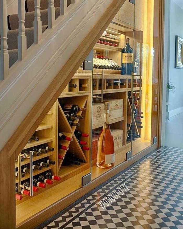 Thiết kế tủ rượu dưới gầm cầu thang