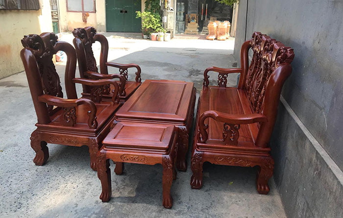 Bộ bàn ghế được sản xuất tư gỗ gụ Lào
