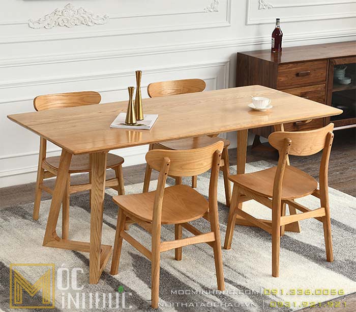 Mẫu bàn ghế trong phòng ăn được sản xuất từ gỗ sồi