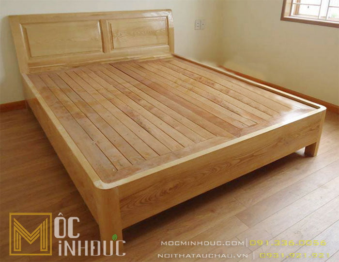 Giường ngủ được làm bằng gỗ sồi