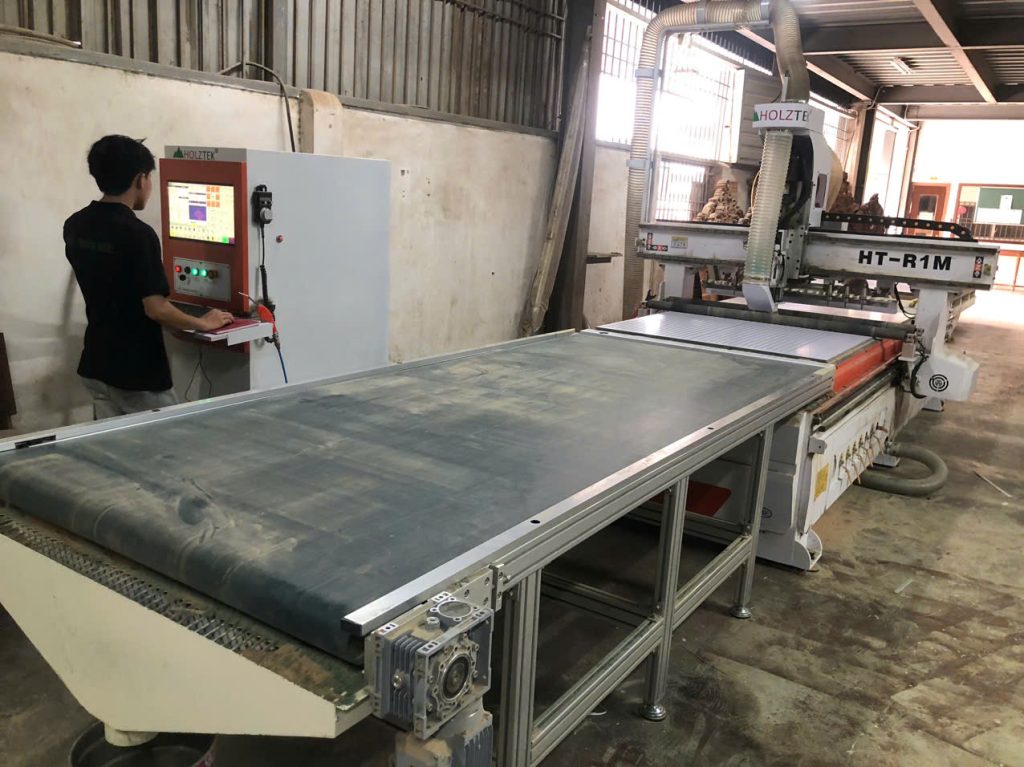 Nhà máy sản xuất đồ gỗ đạt chuẩn với hệ thống máy móc hiện đại