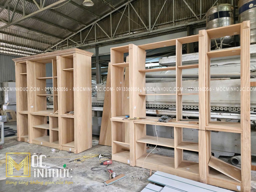 Hệ thống thùng tủ được dựng hoàn thiện để khách hàng nghiệm thu sản phẩm mộc trước khi sơn