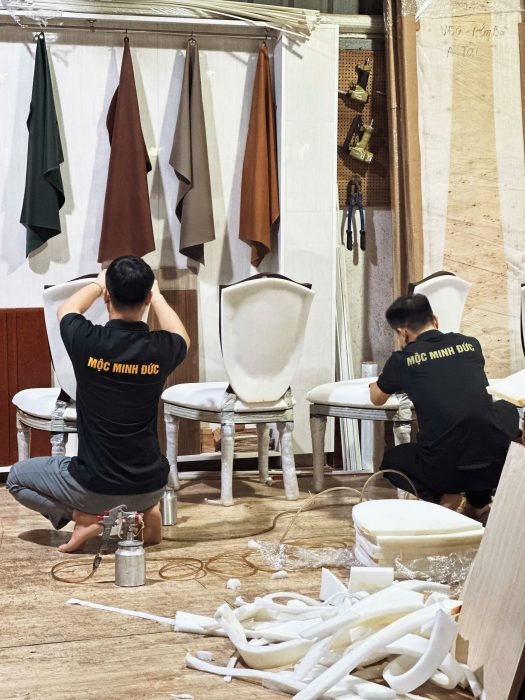 Nhà máy sản xuất đồ gỗ nội thất với phòng bọc da cao cấp